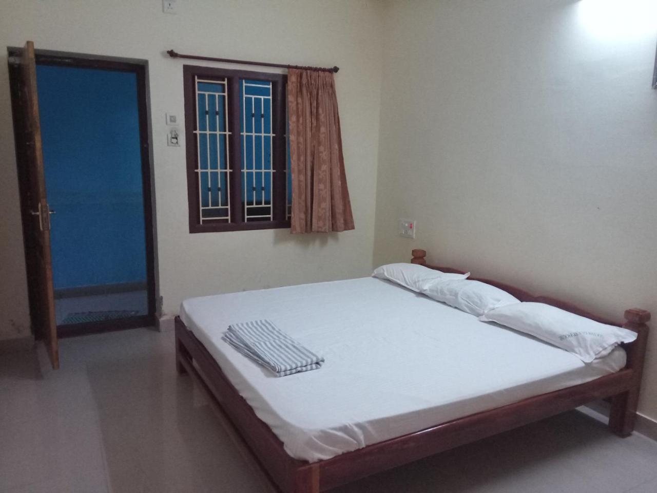 Pillaittiruvasal Sakthi Guest House & Residency, By Saraswathi Groups, Thirunallar, Karaikal מראה חיצוני תמונה